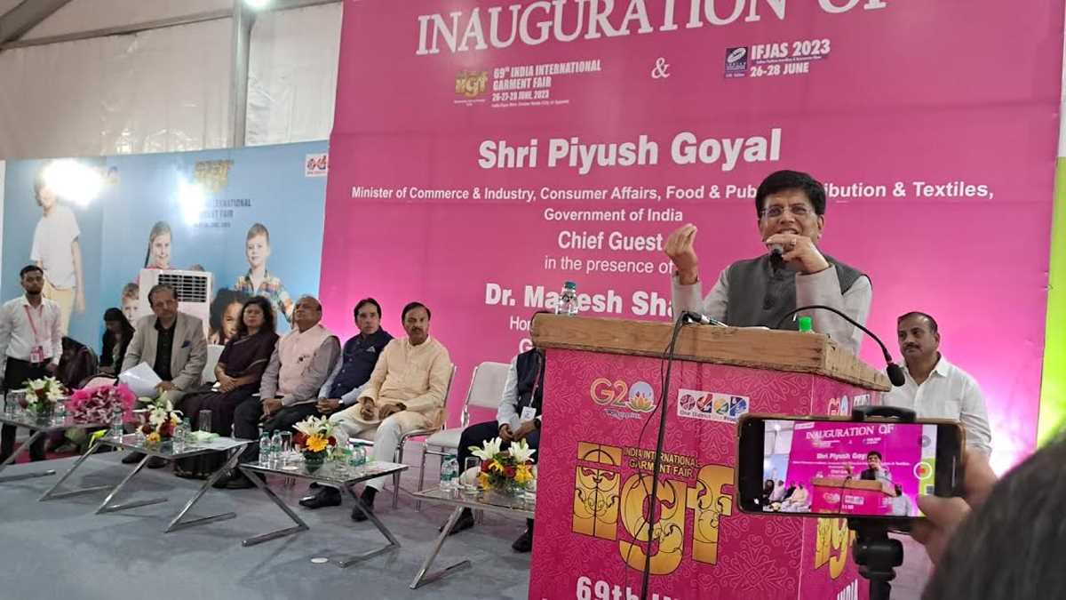 भारत का टेक्सटाइल्स निर्यात आगामी 5-6 वर्षों में दो गुना होगा : पीयूष गोयल